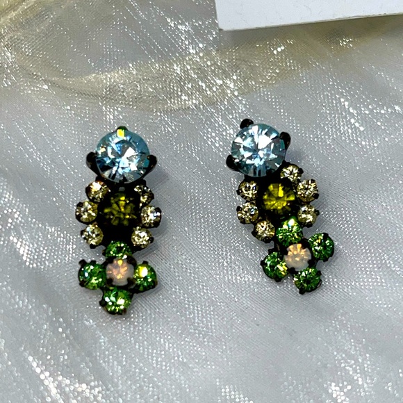 SORRELLI 🌼 Flower Multi Color Pierced Earrings made with Swarovski Crystals. - Picture 5 of 13